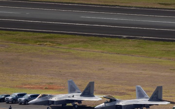 F-22 Raptor soars in Hawaii