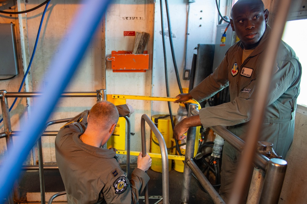 315 Weapons Squadron tours USS Alabama