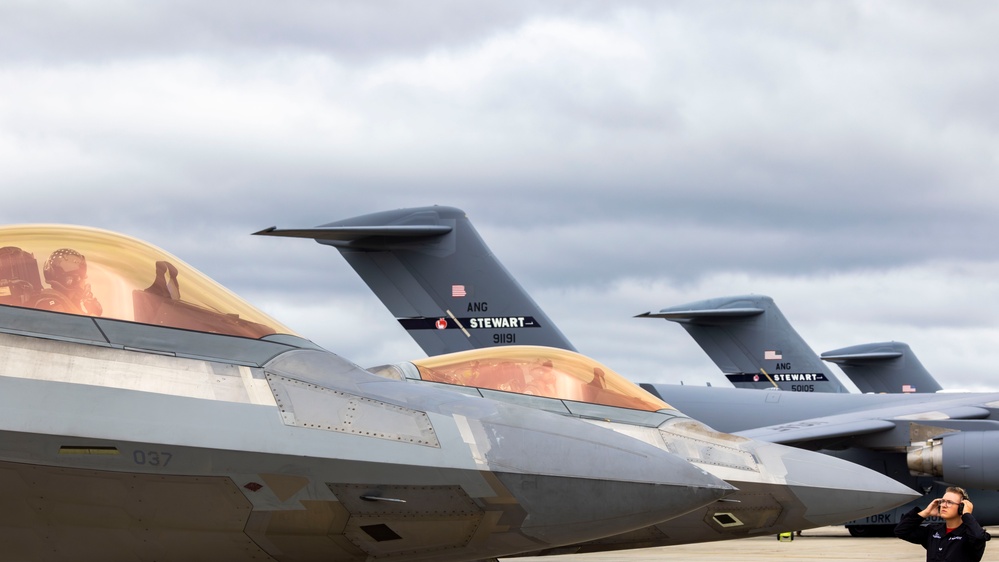 F-22 Demonstration Team Arrives for New York Air Show