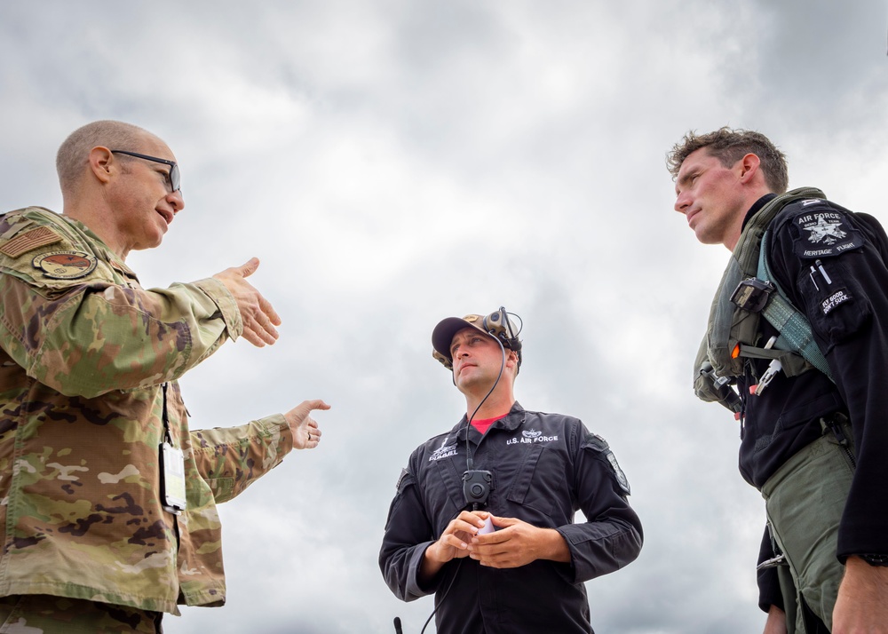 F-22 Demonstration Team Arrives for New York Air Show