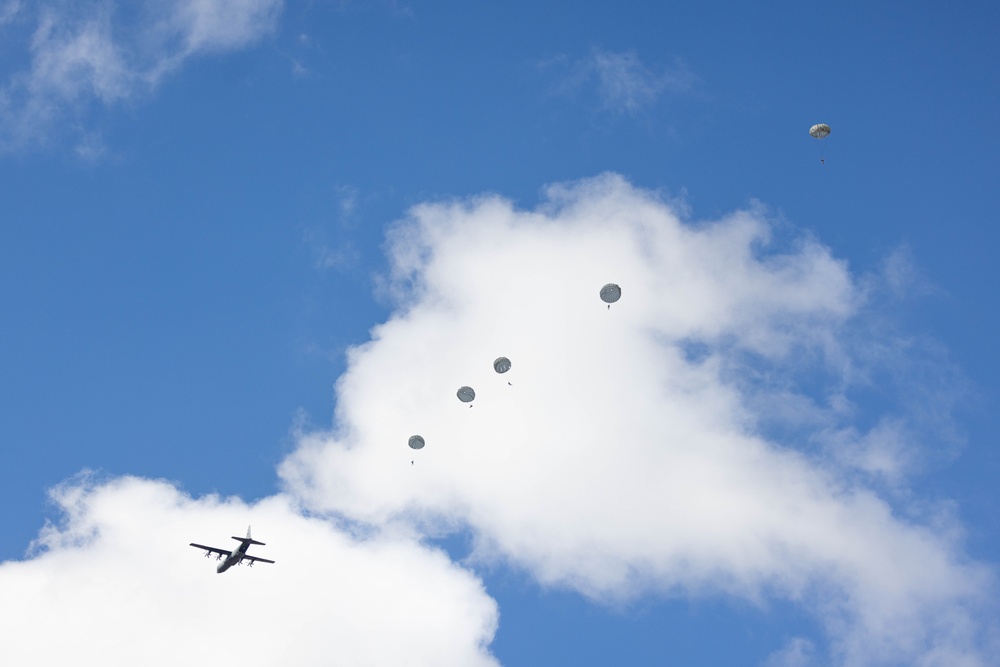1st DSB Marines execute Parachute Operations