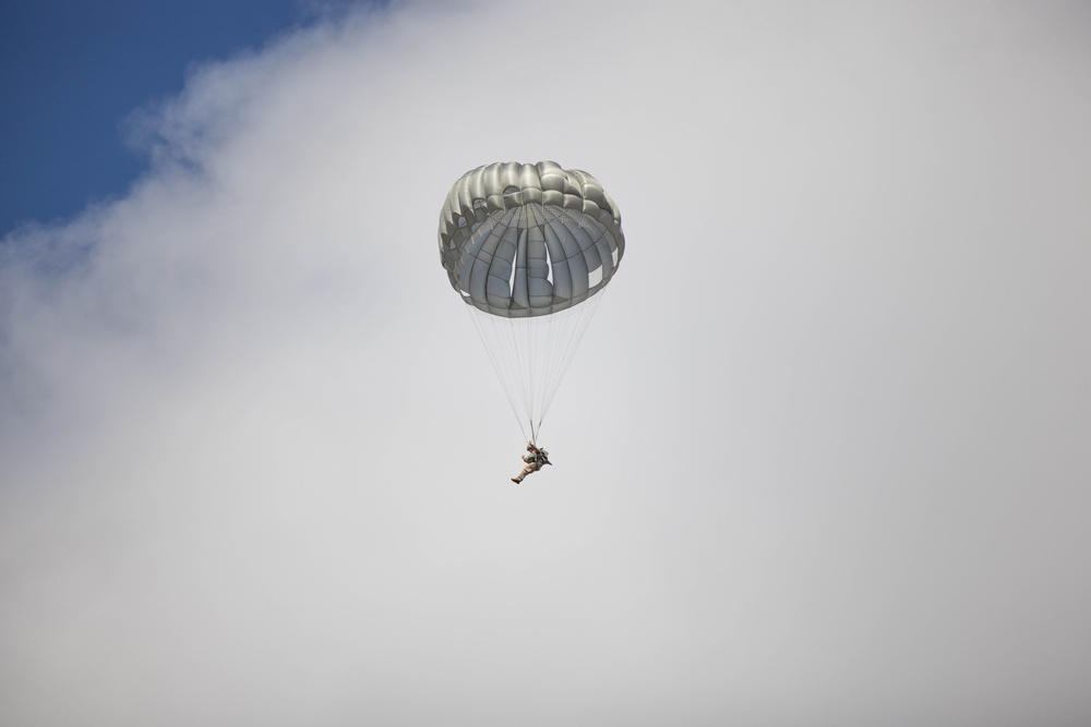 1st DSB Marines execute Parachute Operations