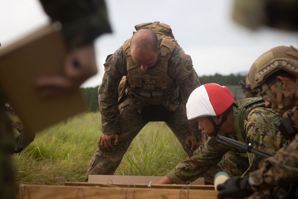RD25 | U.S. Marines with 12th MLR and JSDF Soldiers Execute a Live-Fire Mortar Range