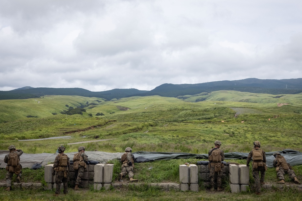 RD25 | U.S. Marines and Japan Ground Self-Defense Force Participate in a Bilateral Live-Fire Range