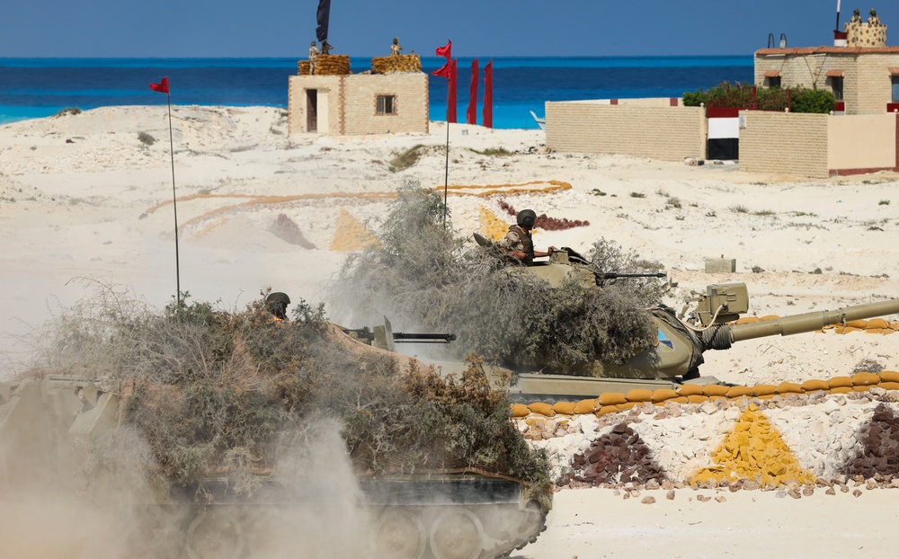 Egyptian armed forces close out BRIGHT STAR 25 with amphibious operations demonstration
