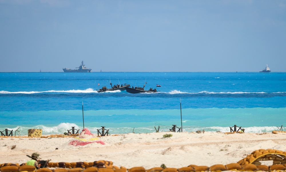 Egyptian armed forces close out BRIGHT STAR 25 with amphibious operations demonstration