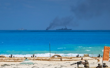 Egyptian armed forces close out BRIGHT STAR 25 with amphibious operations demonstration