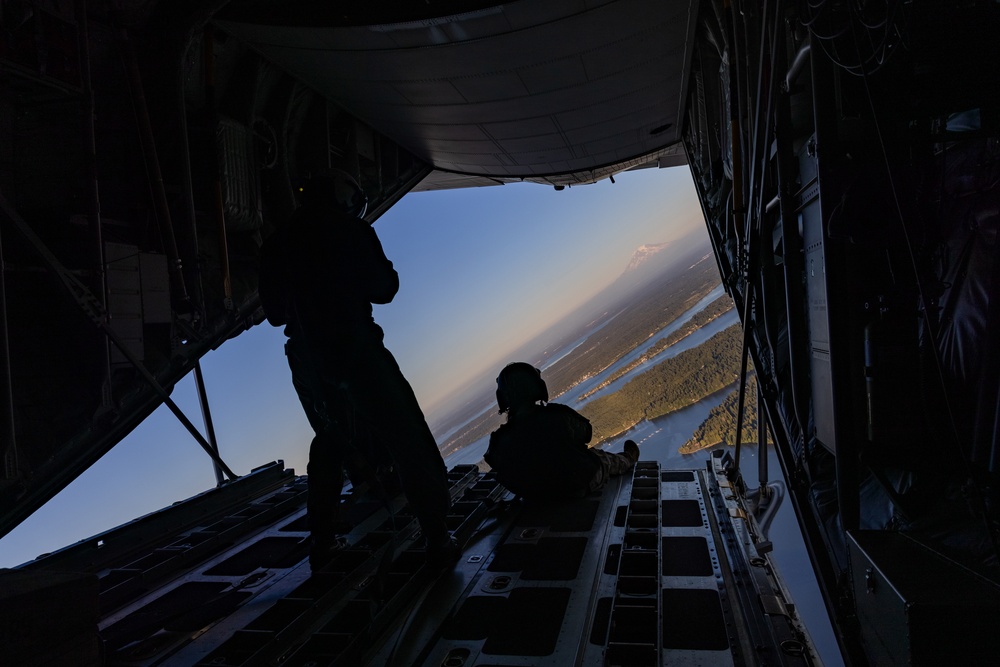 Marines with VMGR 152 refuel Army helicopters during joint training