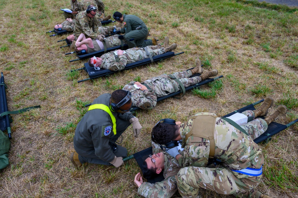 86th AES performs training Aeromedical Evacuation with 424th ABS
