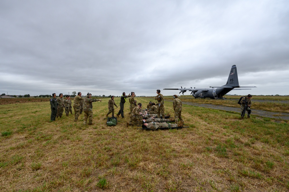 86th AES performs training Aeromedical Evacuation with 424th ABS