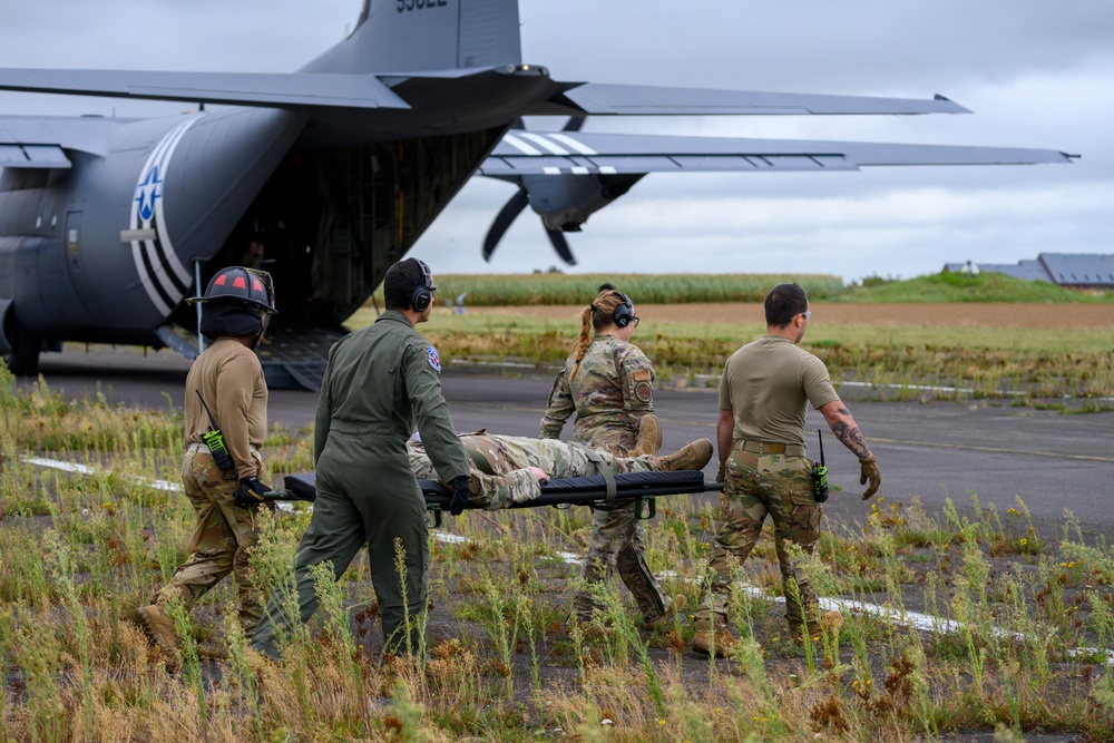 86th AES performs training Aeromedical Evacuation with 424th ABS