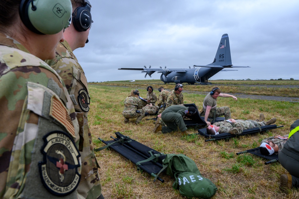 86th AES performs training Aeromedical Evacuation with 424th ABS