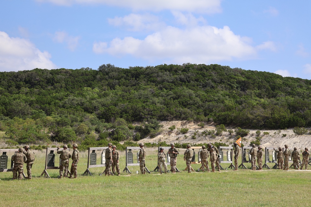 650th REGIONAL SUPPORT GROUP CONDUCTS WEAPONS TRAINING AT FORT HOOD, TX