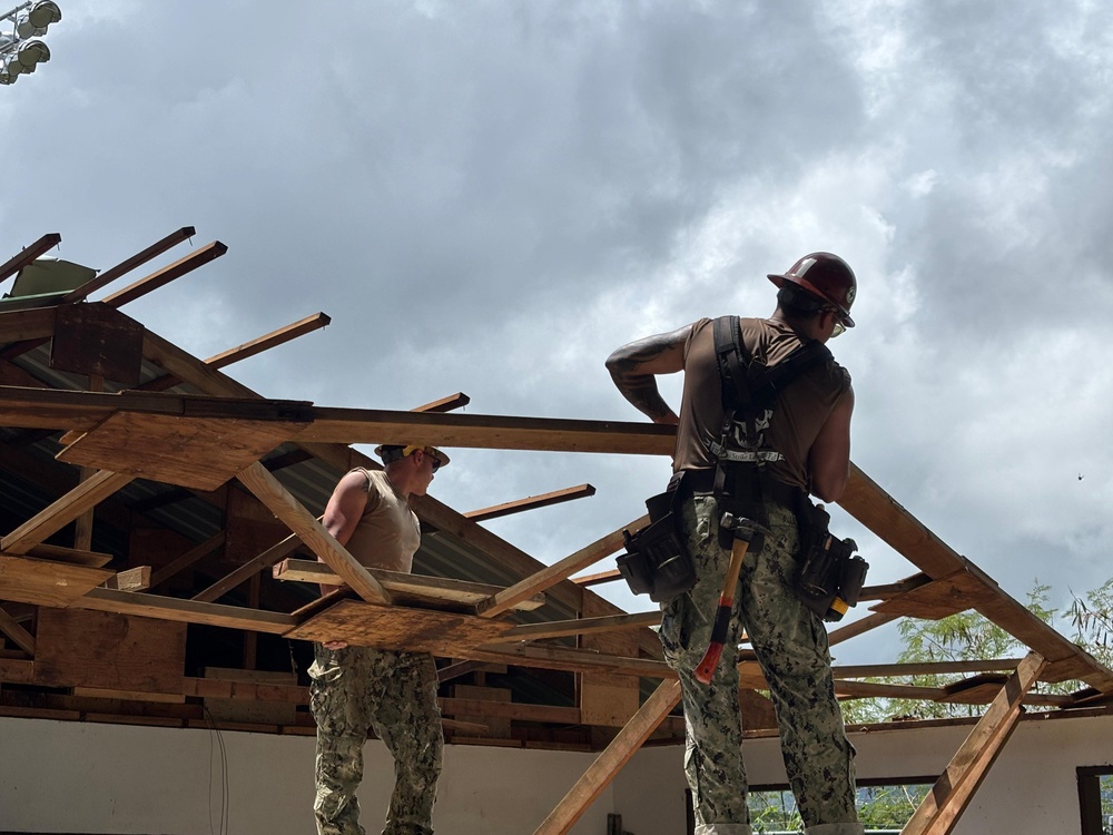 Seabees build roof for Kolonia Elementary School  in Pohnpei, Federated States of Micronesia, during Pacific Partnership 2025.
