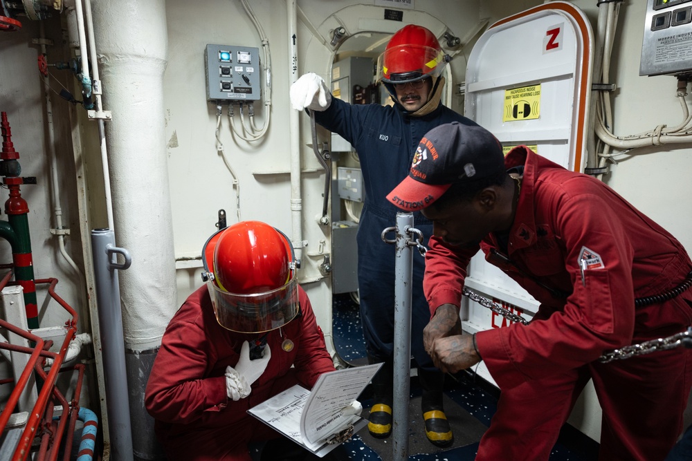 USS Curtis Wilbur (DDG 54) Conducts In-Port Emergency Team Drill