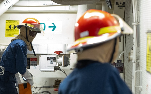USS Curtis Wilbur (DDG 54) Conducts In-Port Emergency Team Drill