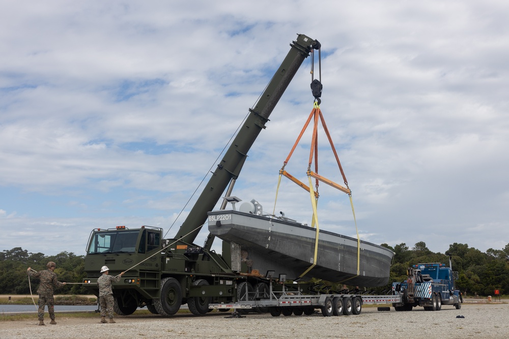 UNITAS 2025 | 2nd DSB Prepares ALPV for Refueling Operations