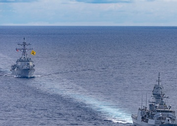USS Dewey and HMAS Ballarat conduct Bilateral Training