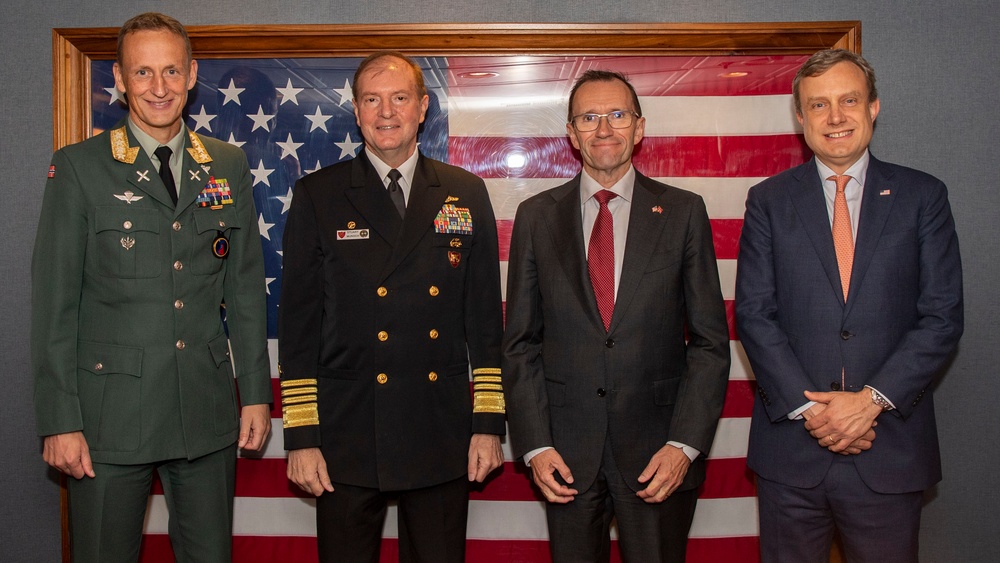 NavEurAf Visits USS Gerald R. Ford in Oslo