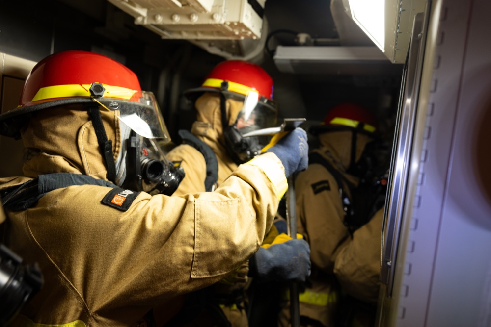 USS Curtis Wilbur (DDG 54) Conducts Flying Squad Drill