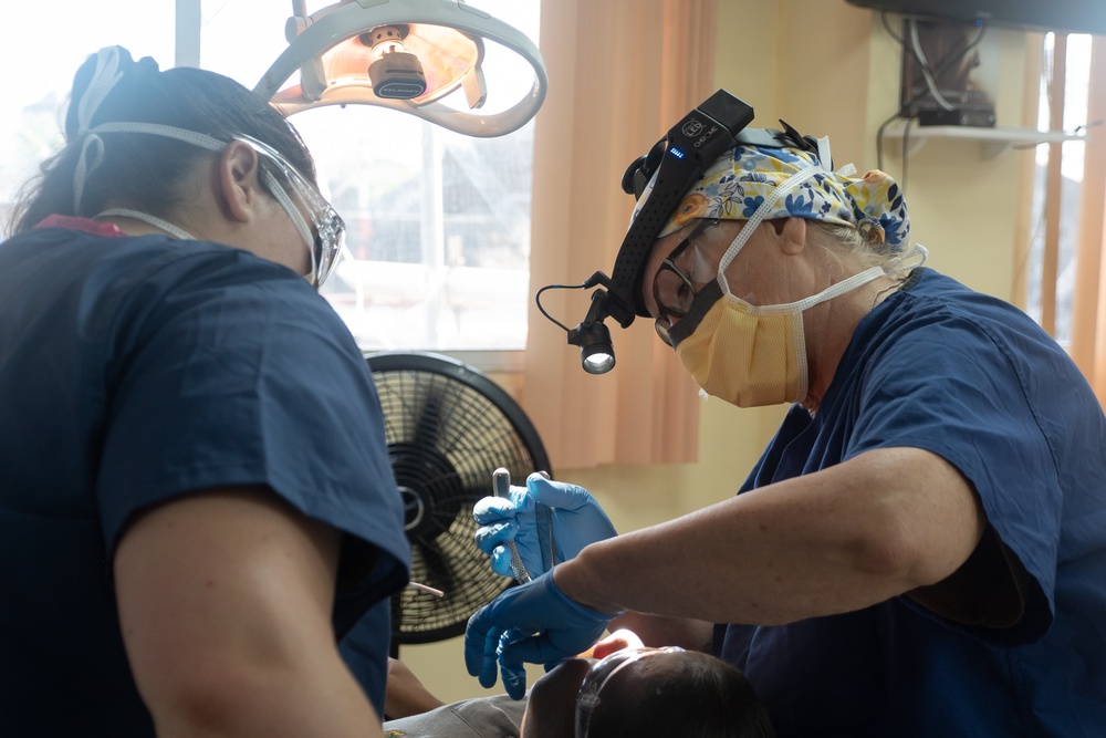 Missouri National Guard members provide medical care to Panamanian citizens
