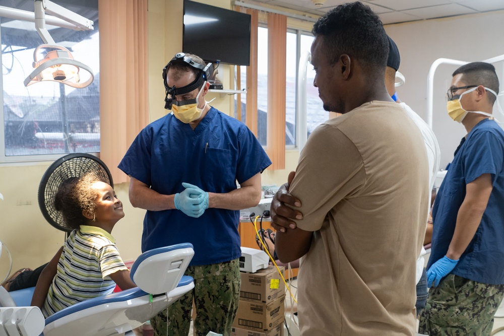 Missouri National Guard members provide medical care to Panamanian citizens