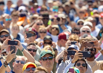 F-22 Wows Crowds at New York Air Show