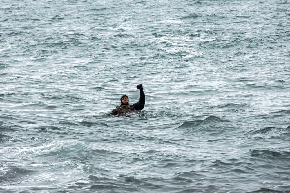 Arctic Agility | U.K, U.S, and Norway conduct a beach survey on remote arctic islands