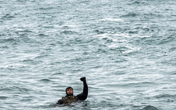 Arctic Agility | U.K, U.S, and Norway conduct a beach survey on remote arctic islands