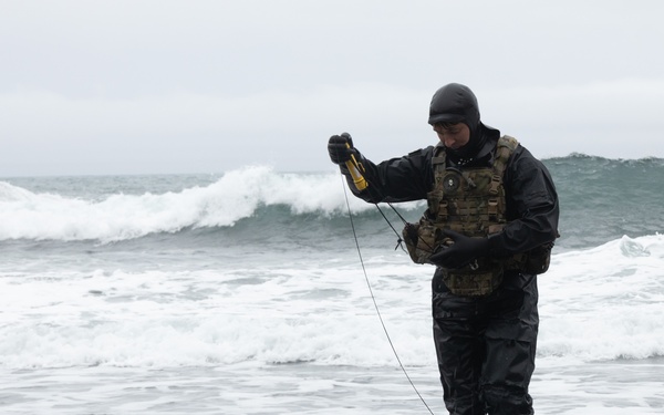 Arctic Agility | U.K, U.S, and Norway conduct a beach survey on remote arctic islands