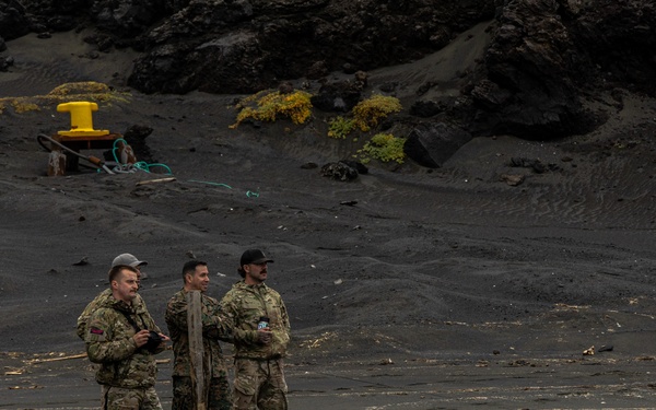 Arctic Agility | U.K, U.S, and Norway observe a beach survey