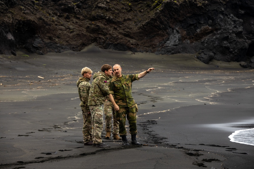 Arctic Agility | U.K, U.S, and Norway observe beach survey