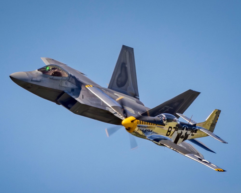 F-22 Wows Crowds at New York Air Show