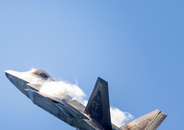 F-22 Wows Crowds at New York Air Show