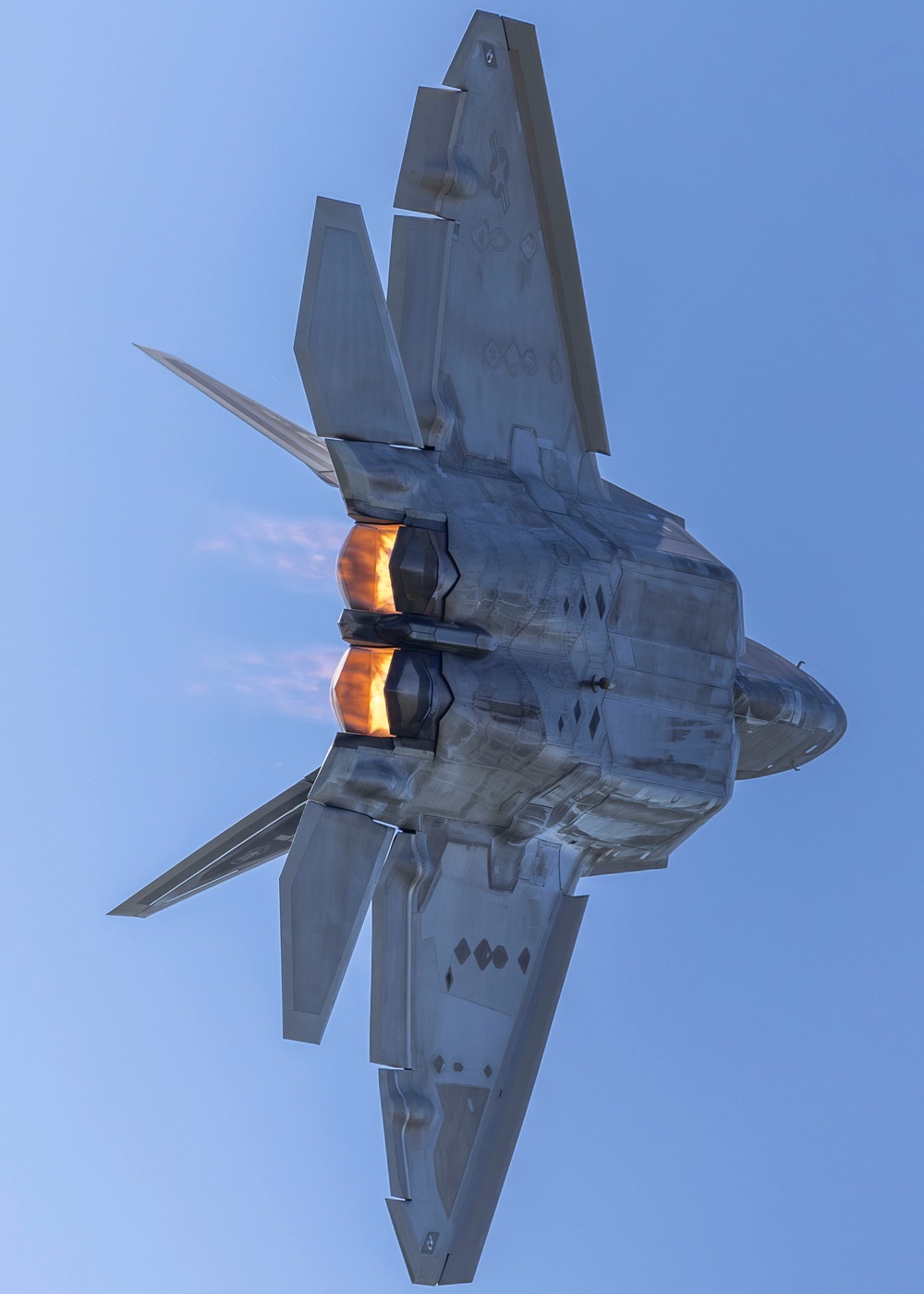 F-22 Wows Crowds at New York Air Show