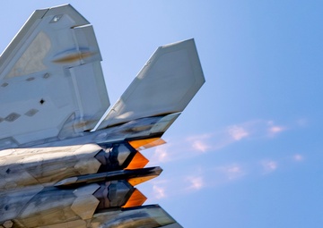 F-22 Wows Crowds at New York Air Show