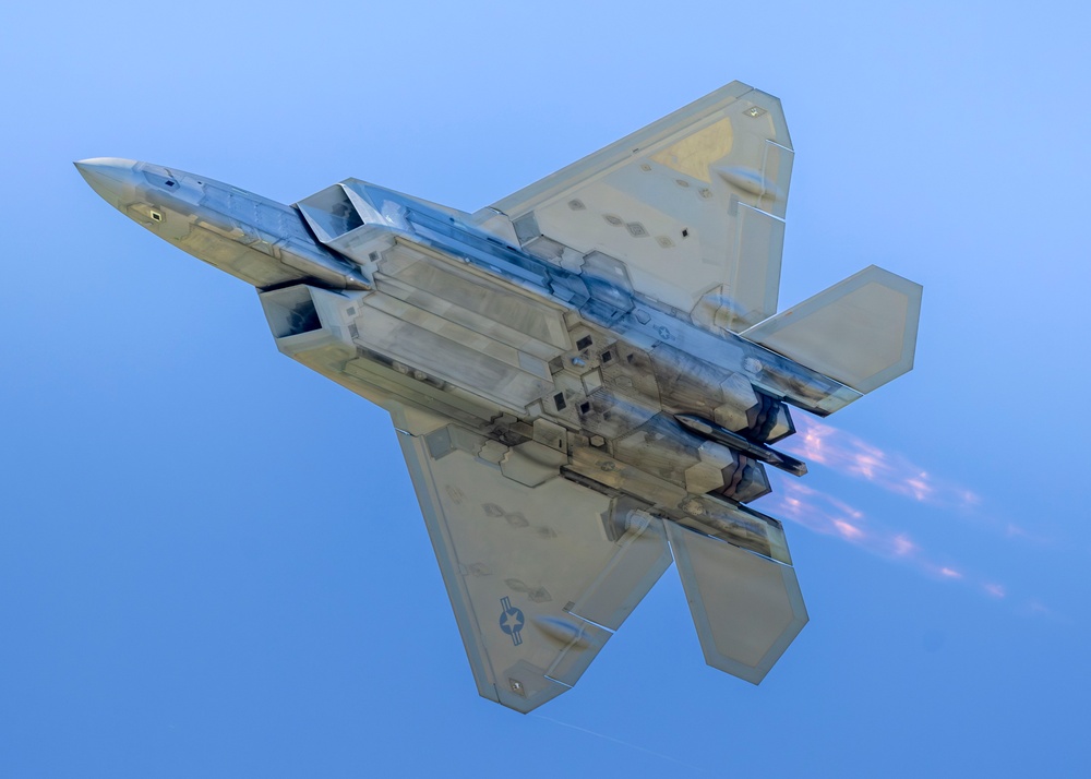 F-22 Wows Crowds at New York Air Show