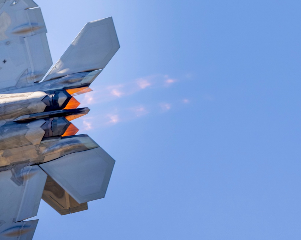 F-22 Wows Crowds at New York Air Show