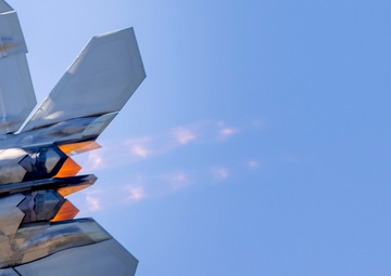 F-22 Wows Crowds at New York Air Show