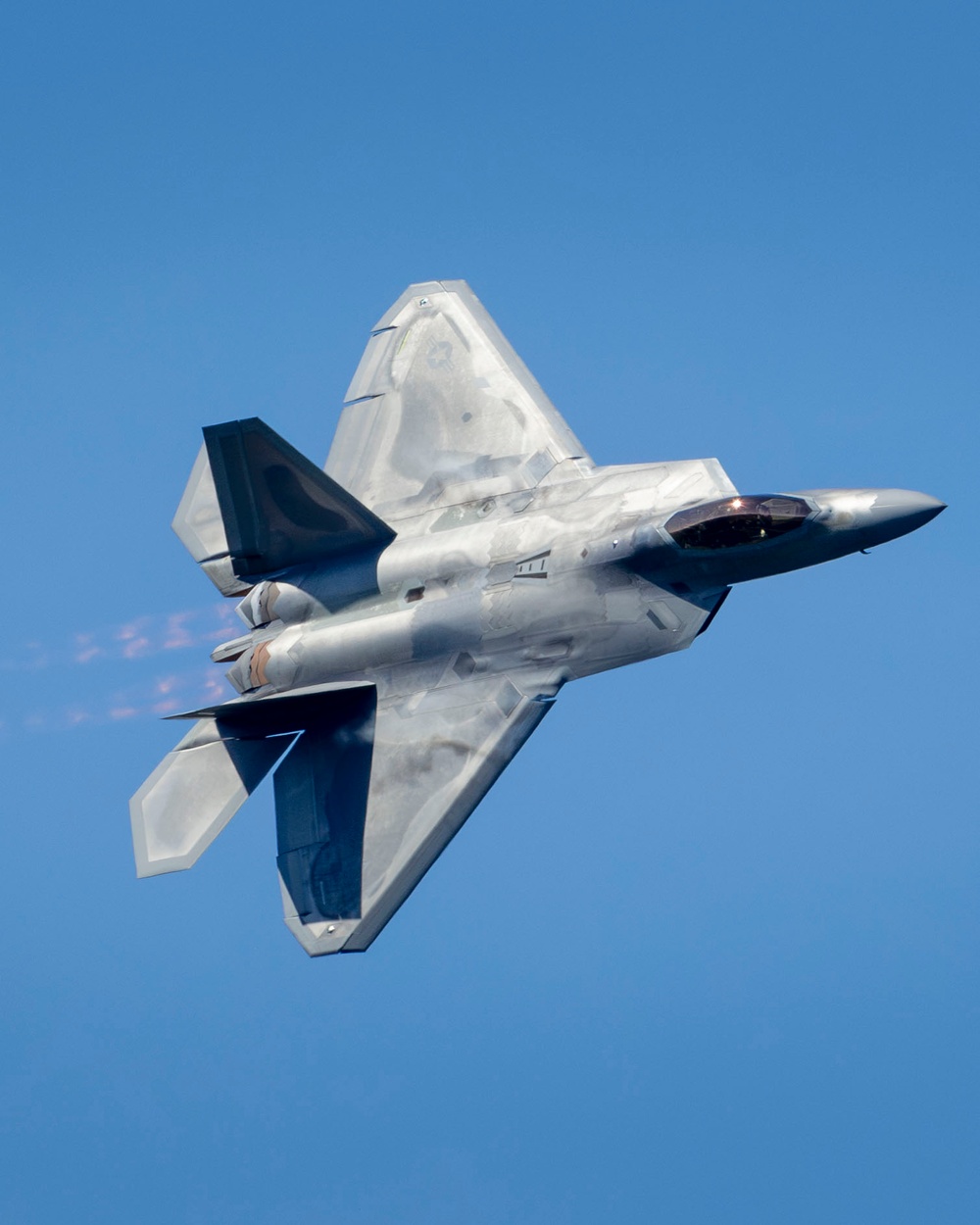 F-22 Wows Crowds at New York Air Show