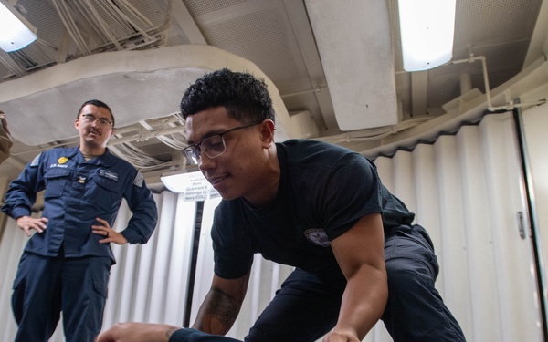 USS America (LHA 6) Conducts Between the Lifelines Training