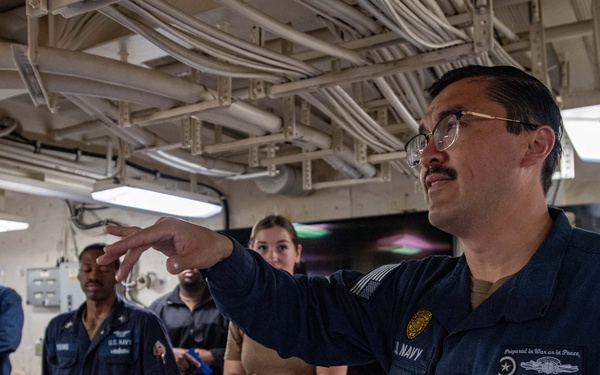 USS America (LHA 6) Conducts Between the Lifelines Training