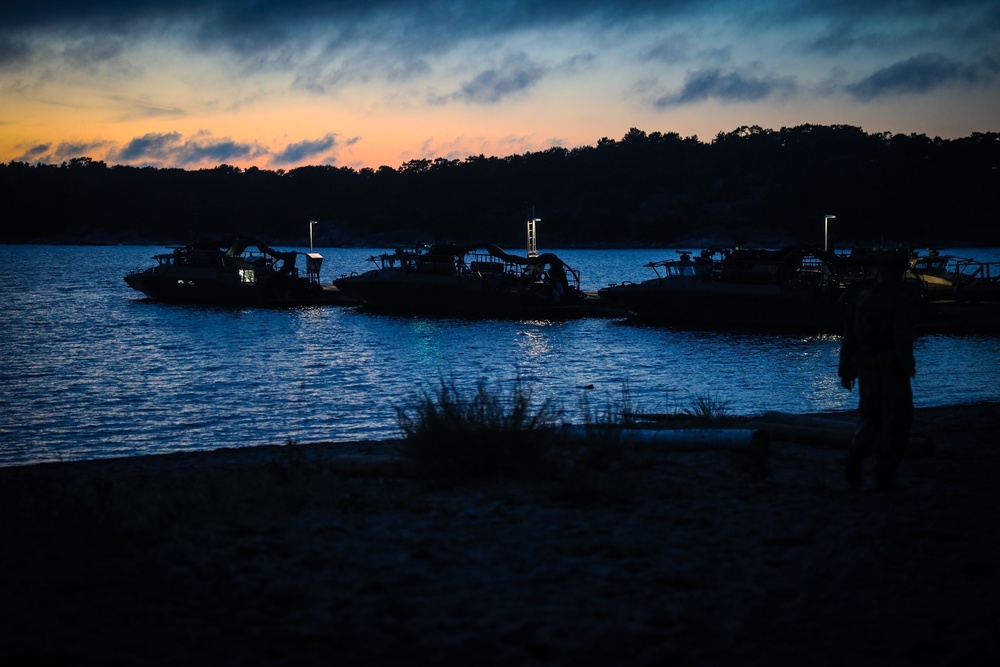 U.S. Marines, Swedish forces conduct night raid training