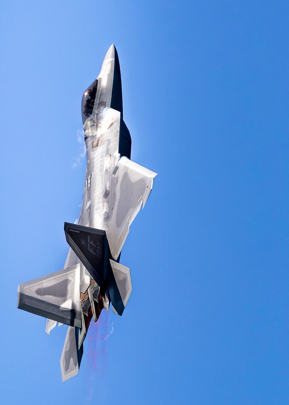 New York Air Show Kicks Off with F-22 Raptor