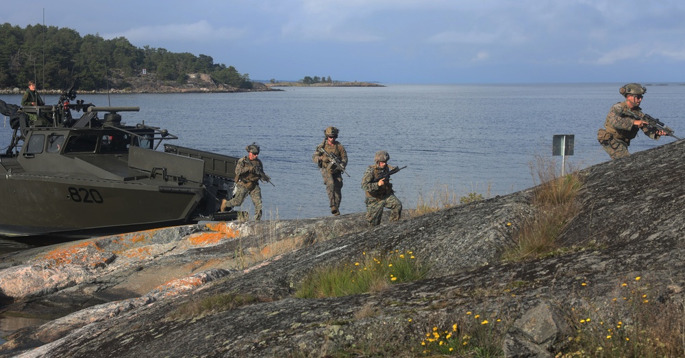 U.S. Marines, Swedish forces sharpen sea control tactics