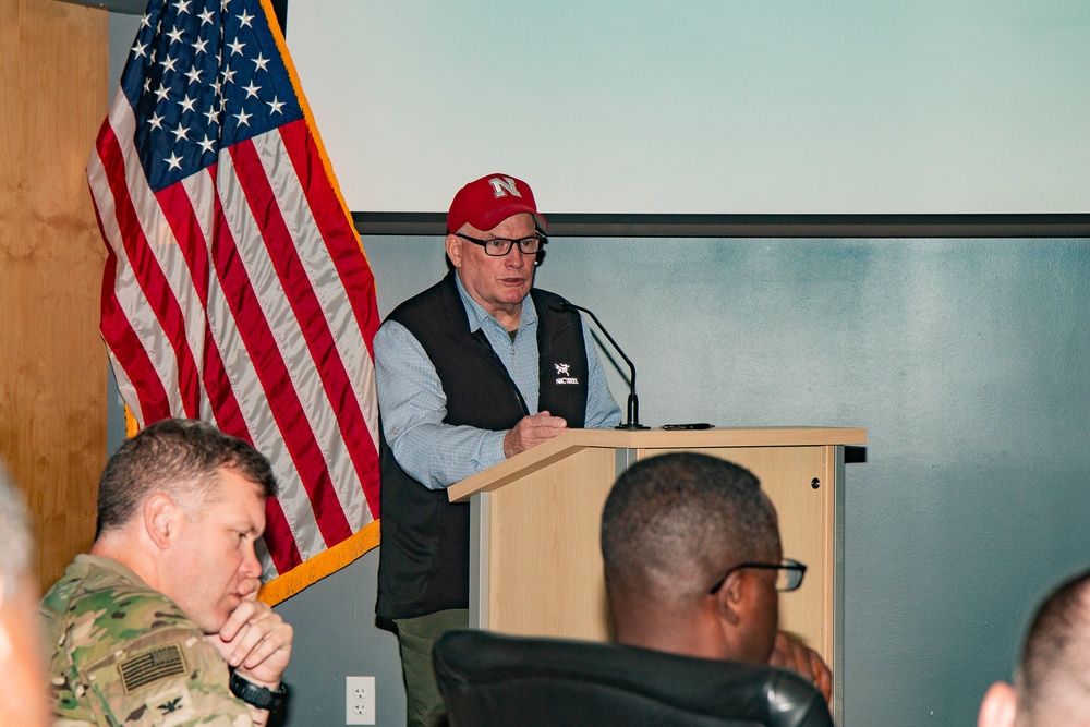 Lt. Gen. (Ret.) Hogg Talks With 1ID Leadership