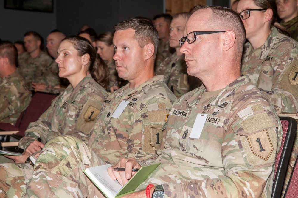Lt. Gen. (Ret.) Hogg Talks With 1ID Leadership