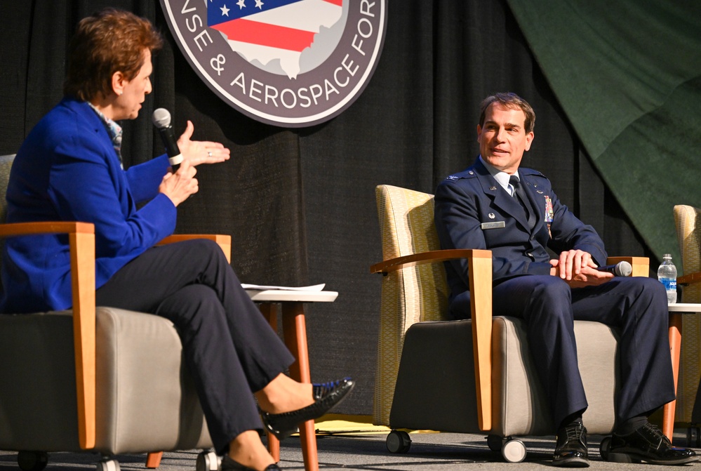 910 AW/CC participates in Ohio Aerospace and Defense Forum panel