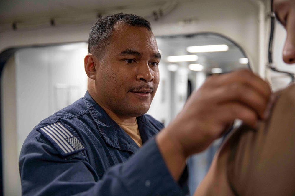 USS Kearsarge Holds Flu Vaccine Clinic