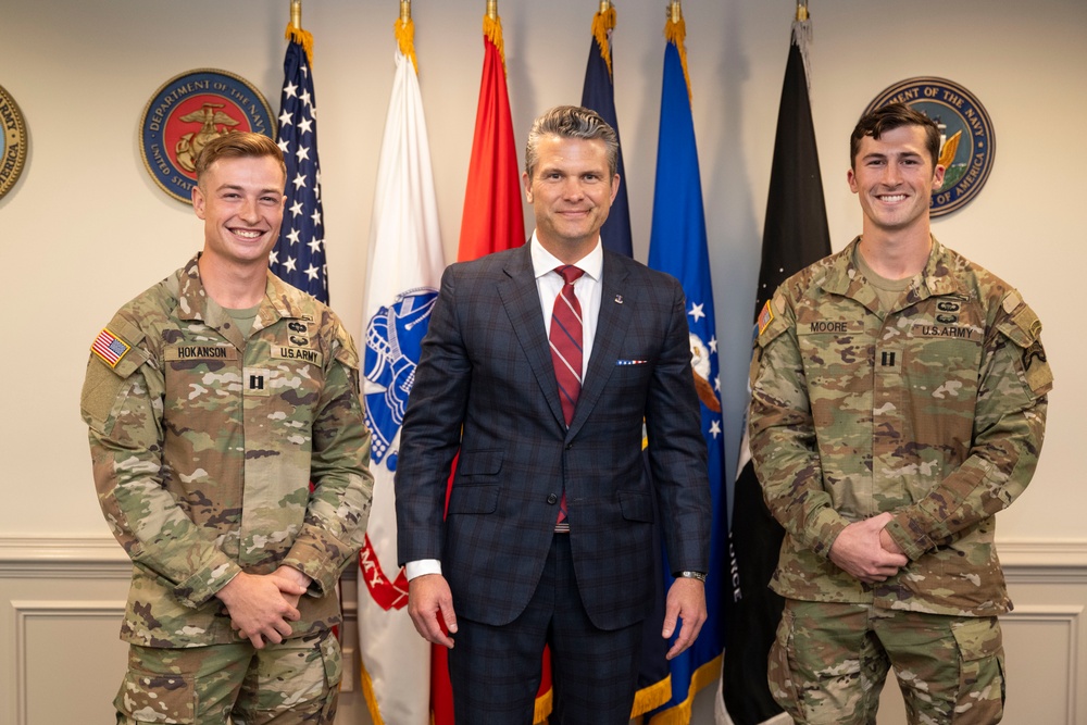 DVIDS - Images - 2025 Best Ranger Competition Winners Meet SW Hegseth ...
